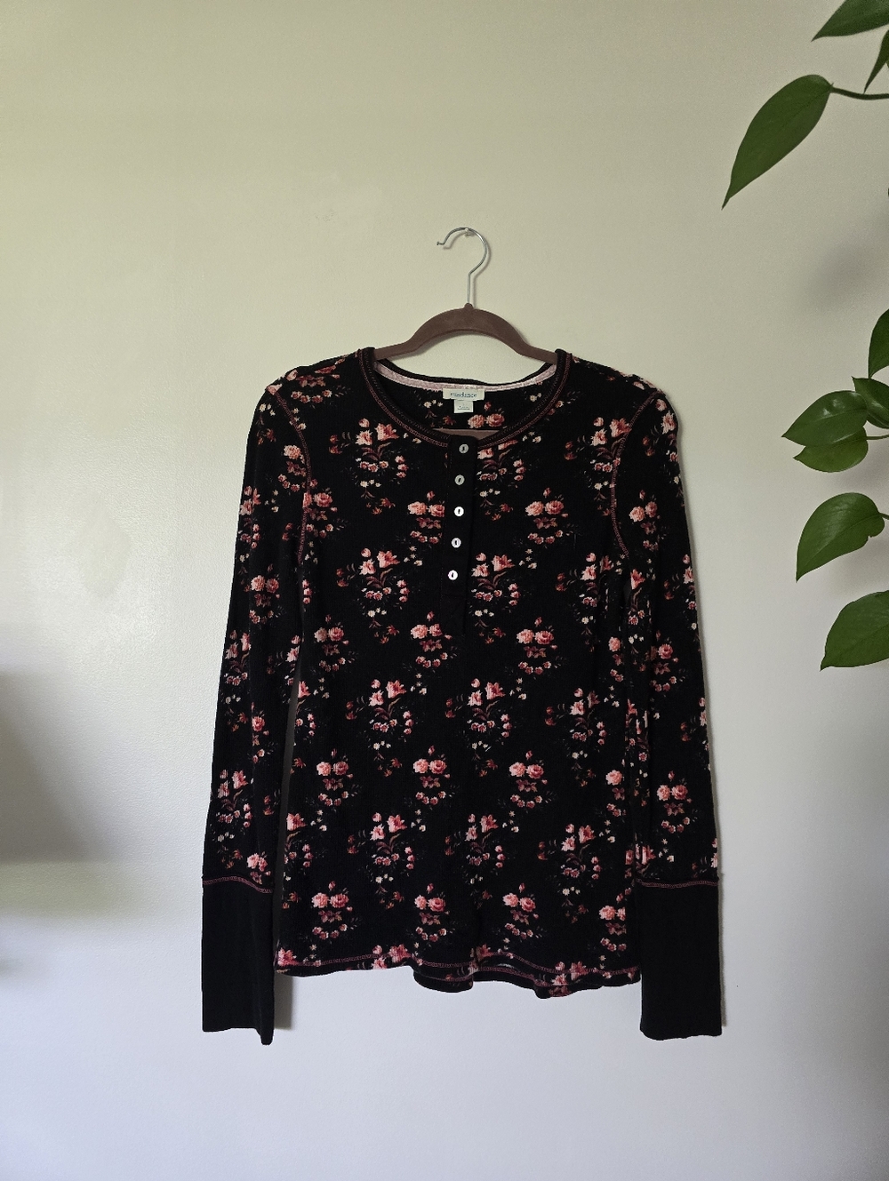 Sundance Size Small Black Floral Thermal Long Sleeve Top